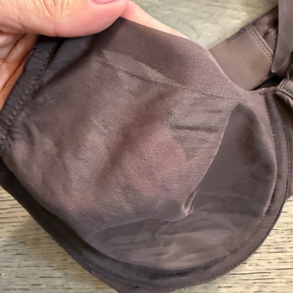 SKIMS No Show Molded Unlined Demi Bra - Picture 4 of 7